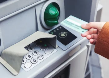 Ξεκινάει;… Αυστριακή τράπεζα καταργεί τα μετρητά σε όλα τα υποκαταστήματά της στη Γερμανία