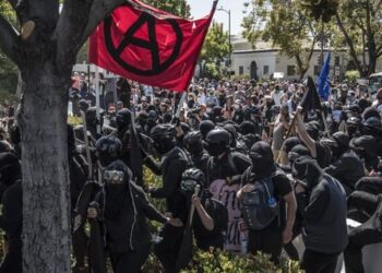 Τραμπ: Τρομοκρατική οργάνωση το κίνημα «Antifa»