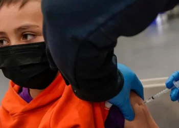 Διάσημη Τοξικολόγος Κρούει Συναγερμό για την Ενσωμάτωση του mRNA του “Eμβολίου” στο Ανθρώπινο Γονιδίωμα