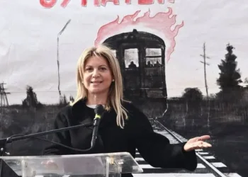 Σεισμός στο πολιτικό σκηνικό – Δημοσκόπηση έκπληξη δίνει πρωτιά με 25% στην Καρυστιανού