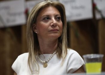 Καρυστιανού: «Άνοιξα τη σακούλα να δώσω ένα τελευταίο χάδι» – Θα συμμετέχει σε κόμμα;
