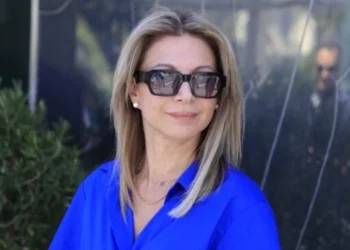 Οργισμένη αντίδραση Καρυστιανού για τις χυδαίες επιθέσεις των «υποτελή τρολ» και «κίτρινων δημοσιογράφων» του Μητσοτάκη.