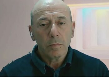 Κοκοτσάκης: Η Καρυστιανού μάς καλεί το Σάββατο να ουρλιάξουμε την αλήθεια για τα Τέμπη
