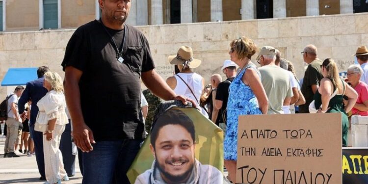 ΚΑΘΗΓΗΤΗΣ ΤΣΟΚΑΣ: Φίλοι μου!. Καλοί και Αγαπημένοι!. ΔΕΝ ΕΧΟΥΜΕ ΔΗΜΟΚΡΑΤΙΑ!
