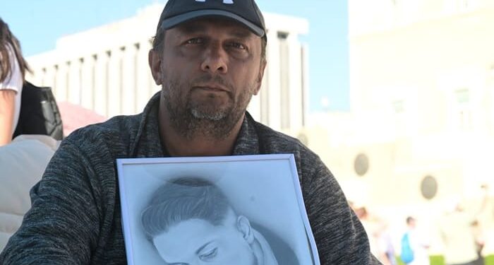 Πάνος Ρούτσι: «Βουλευτής της ΝΔ είπε πως έχει δει φωτογραφία τη σορό του γιού μου» – Τι απαντά