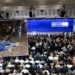 Ξεφτιλισμένοι χειροκροτητές: Πέταξαν στα σκουπίδια τις ελληνικές σημαίες!