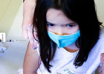 Οι Μετοχές της Big Pharma των “Εμβολίων” Καταρρέουν καθώς ο FDA Συνδέει τις Ενέσεις mRNA με την αύξηση των Παιδικών Θανάτων