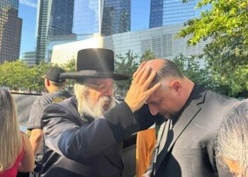 Ραβίνος ευλόγησε τον Έλληνα Ορθόδοξο πρωτοσύγκελο π. Ηλία Βίλη στον Άγιο Νικόλαο στο Σημείο Μηδέν της Νέας Υόρκης! ΤΟ ΤΕΡΑΣ ΜΠΗΚΕ ΣΤΗΝ ΕΚΚΛΗΣΙΑ…