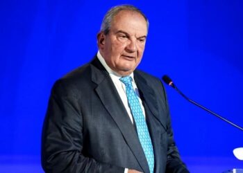 Βόμβες Καραμανλή για τη Δημοκρατία στην Ελλάδα – Σφοδρά πυρά προς Μητσοτάκη: «Δεν ελέγχονται οι ισχυροί, έρχεται εθνική κρίση»