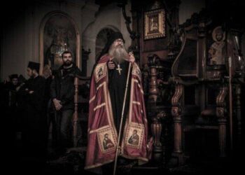 Γέροντας Εφραίμ… Έχου­με 3 είδη μα­γεί­ας: η λευ­κή, η μαύ­ρη και η κόκ­κι­νη.