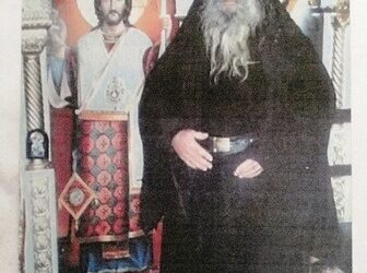 Μὴ φοβηθεῖτε μ’ αὐτὰ τὰ γεγονότα μόνο προσεύχεσθε. Αὐτοὶ ποὺ θὰ προστρέχουν εἰς τὰς Ἐκκλησίας τοῦ Θεοῦ, αὐτοὶ θὰ σωθοῦν.