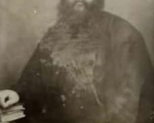 Ο Ιερέας που αποκεφάλισαν οι γερμανοί, επειδή δεν τον τρυπούσαν οι σφαίρες!