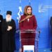 Σαν τις μαϊμούδες στο τσίρκο οι κολαούζοι της Ντόρας.