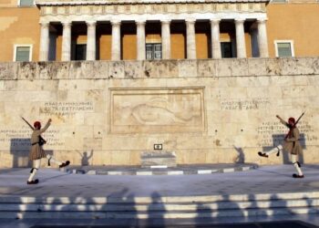 Σενάρια για εκλογικό αιφνιδιασμό λόγω σκανδάλων και αποκαλύψεων – Δεν θα προλάβουν Τσίπρας, Σαμαράς να κάνουν κόμματα