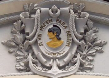 Μακρυγιάννης: Απατηλά συνθήματα