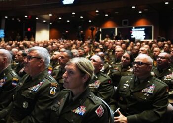 Ντ.Τραμπ στους Αμερικανούς στρατηγούς: «Δεχόμαστε εισβολή – Έχουμε εσωτερικό πόλεμο στις ΗΠΑ»