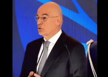 Πρoδότες που σπούδασαν το ψέμα και την απάτη.