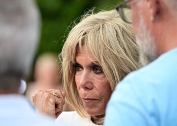 Μπριζίτ Μακρόν ως… Ζαν Μισέλ: Με ανδρικό όνομα καταχωρισμένη στα φορολογικά αρχεία