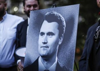 Σεισμός στις ΗΠΑ – Το FBI μπλοκάρει έρευνα για ανάμειξη ξένου κράτους στη δολοφονία του Kirk – Σάλος με εμπλοκή Ισραήλ