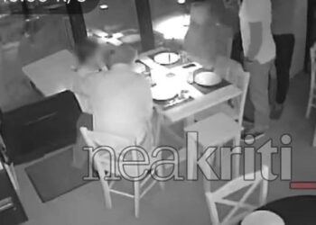 Χαμός στο Ηράκλειο: Πέταξαν αυγά, πέτρες, ξύλα και τραπέζια στον Μάκη Βορίδη και την παρέα του!