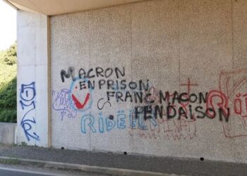 Οι Βρυξέλλες Τρέμουν καθώς το Καθεστώς  του Μακρόν στο Παρίσι Καταρρέει