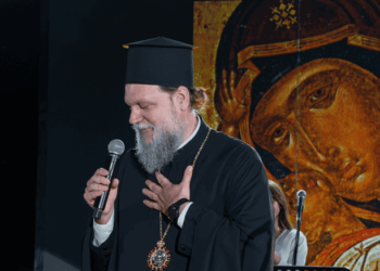 Πότε έχει ξαναγίνει; Μουσικοχορευτική παράσταση προς τιμήν της Παναγίας.
