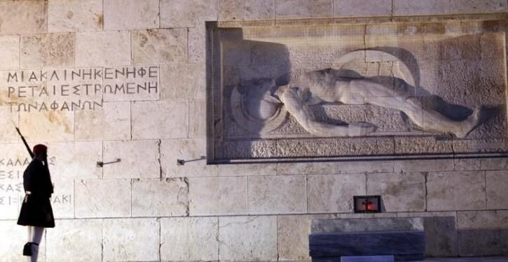 Δημήτρης Αλεξόπουλος: «Ανδρών επιφανών πάσα γη τάφος» οι ξένοι νεκροί μας που έγιναν Έλληνες ήρωες και αναπαύονται δίπλα στους προγόνους μας
