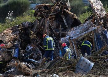Σοκάρει νέα έκθεση για τα Τέμπη. Ο Κοκοτσάκης παρουσιάζει τεχνική αναφορά, με την οποία καταρρίπτει τα ψέματα της κυβέρνησης για το πολύνεκρο έγκλημα.