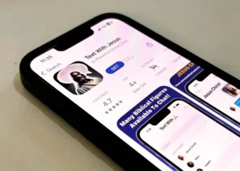 «Text with Jesus»: Χιλιάδες άνθρωποι συνομιλούν με έναν ψηφιακό «Χριστό» μέσω ΑΙ – Κάνουν θραύση οι ψευδομεσσίες
