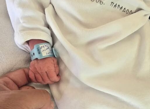 Ο Νικόλαος Παπαδόπουλος ξαναέγινε παππούς. Αυτή τη φορά η νύφη του δεν πρόλαβε να φθάσει στο μαιευτήριο….