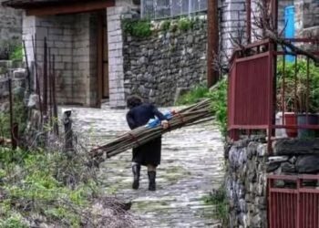 Τα 8 ψέματα της πάμφτωχης μάνας μου…. Μια συγκινητική ιστορία