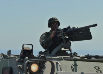 Στρατός: Παραιτούνται 30χρονοι αξιωματικοί λίγο πριν καταθέσει νομοσχέδιο ο Δένδιας