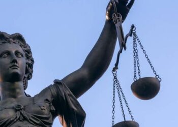 Μήνυση κατά των δικαστών του ΑΕΔ (Ανωτάτου Ειδικού Δικαστηρίου) για την απόφασή τους για Βουλή με 297 βουλευτές