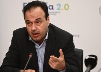 Τρίτος προς αποχώρηση ο Παπαστεργιόργουελ…