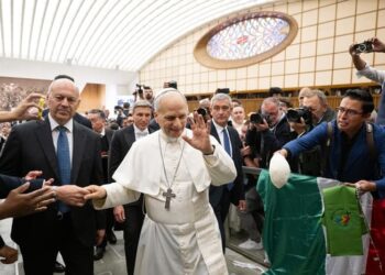 Ο Πάπας Λέοντας 14ος θα Δειπνήσει με 5 Τρανσέξουαλ Ακτιβιστές