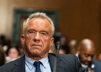 Robert F. Kennedy Jr.> Όλο αυτό το θέμα σχετικά με το ότι τα εμβόλια έχουν δοκιμαστεί είναι απλώς ένα ψέμα
