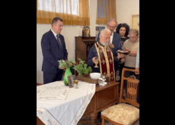 ΟΛΗ Η ΕΛΛΑΔΑ ΜΙΑ ΓΡΟΘΙΑ! ΜΕ ΑΓΙΑΣΜΟ Ο ΕΛΛΗΝΙΚΟΣ ΠΑΛΜΟΣ ΞΕΚΙΝΗΣΕ ΑΠΟ ΤΑ ΧΑΝΙΑ!