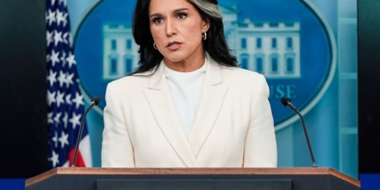 Κάτι πολύ σοβαρό συμβαίνει στις ΗΠΑ – Η Gabbard πήρε το όπλο της για να χτυπήσει το Βαθύ Κράτος – Το MAGA αντεπιτίθεται