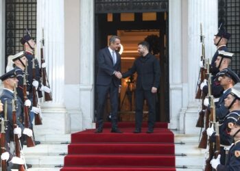 ΚΥΡΙΟΣ ΜΑΞΙΜΟΣ Θα δώσει η κυβέρνηση πολιτικό άσυλο στον Ζελένσκι;
