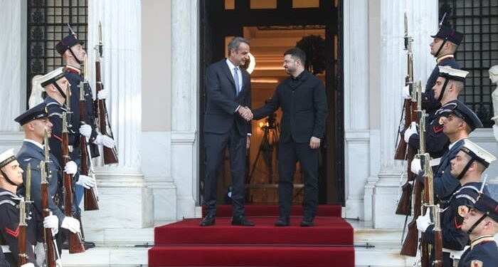 ΚΥΡΙΟΣ ΜΑΞΙΜΟΣ Θα δώσει η κυβέρνηση πολιτικό άσυλο στον Ζελένσκι;