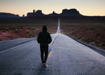 ΠΡΟΧΩΡΑΜΕ ΔΥΝΑΤΑ ΜΠΡΟΣΤΑ, ΧΩΡΙΣ ΠΟΛΙΤΙΚΗ, ΧΩΡΙΣ ΣΧΕΔΙΟ, ΧΩΡΙΣ ΟΡΑΜΑ ΚΑΙ ΟΡΓΑΝΩΣΗ!