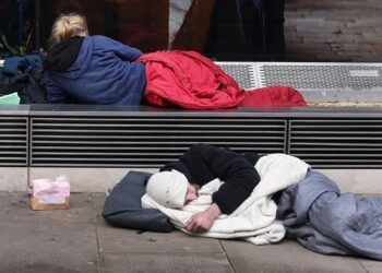 Η κατάντια του Λονδίνου του Σ.Καν και του Κ.Στάρμερ: Χιλιάδες άστεγοι στους δρόμους (βίντεο)