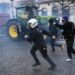 Σκηνές Αποκάλυψης στις Βρυξέλλες! Αγρότες εναντίον αστυνομίας σε έναν πόλεμο μέχρι εσχάτων (βίντεο)