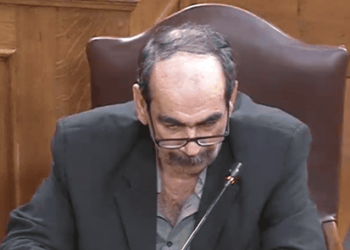 «Φραπές»: «Δεν θα απαντήσω σε ερωτήσεις» – Δεν απάντησε αν είναι κουμπάρος με Μητσοτάκη