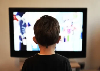 Το ύπουλο δηλητήριο του Netflix στα παιδιά: 41% των «κατάλληλων» σειρών είναι γεμάτες με woke μηνύματα!
