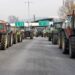 Αγρότες: Ανοίγουν διόδια, μοιράζουν προϊόντα και μένουν στα μπλόκα ανυποχώρητοι