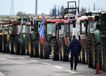Οι αγρότες εξεγείρονται σε ολόκληρη τη χώρα – Νέα μπλόκα από τη Δευτέρα