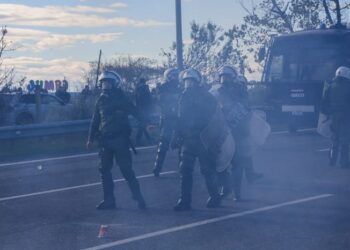 «Δεν θα στραφούμε ενάντια στον λαό μας» – Αστυνομικοί στηρίζουν τους αγρότες