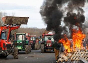 «Ερήμωση, Εμβολιασμός & Περιορισμοί στις Μετακινήσεις»: Τα μέτρα του «Cow-Covid» Πυροδοτούν Εξέγερση στη Γαλλία
