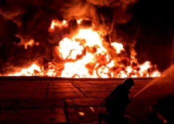 Η Ρωσία εξαπέλυσε ανηλεή αντίποινα: Βομβαρδισμός σοκ στο λιμάνι της Οδησσού, στις φλόγες το «ελληνικό» τάνκερ Captain Karam